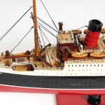 C019A Queen Mary Midsize with Display Case 